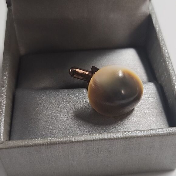 Single Orphan Vintage Antique Operculum Cufflink - Picture 1 of 5